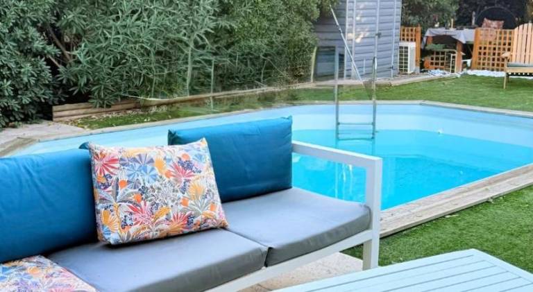 Apartment with pool — photo 4