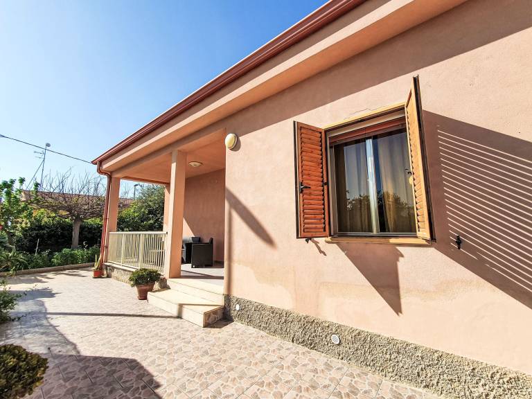 Fully equipped house with terrace, yard & BBQ | Dogs allowed — photo 2