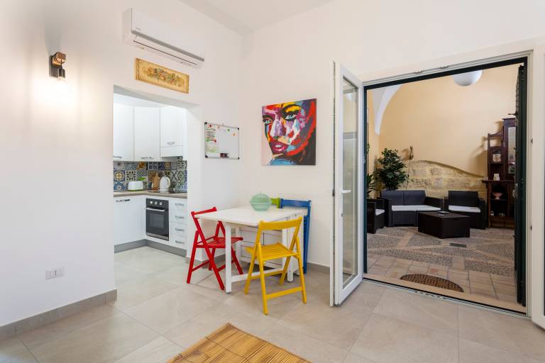 Family-oriented lovely vacation home with fast internet, grill & terrace | City view | Pet-friendly — photo 3