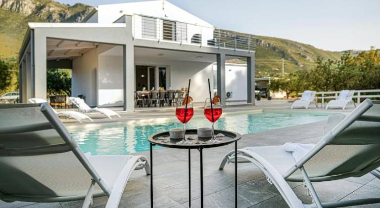Luxury Villa La Perla - Castellammare del golfo with Pool, Garden and Parking in Castellammare del Golfo