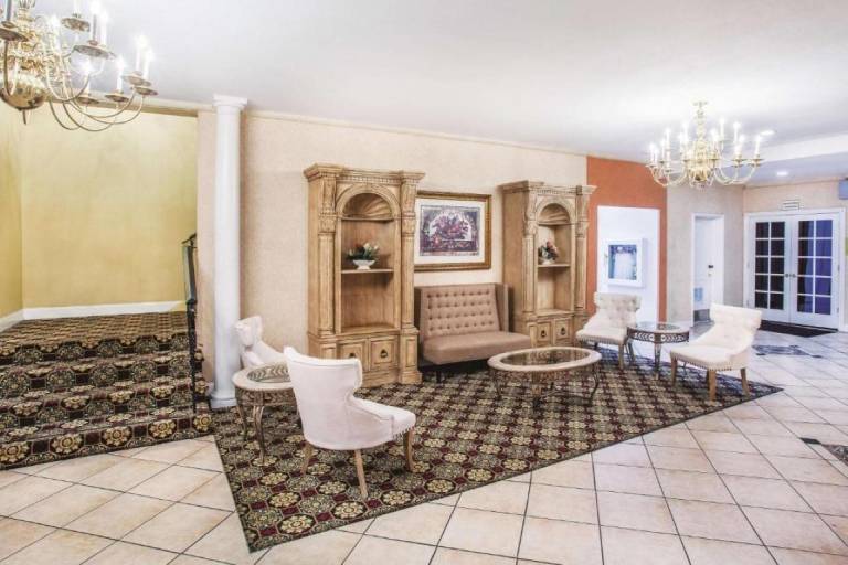 University Inn — photo 3