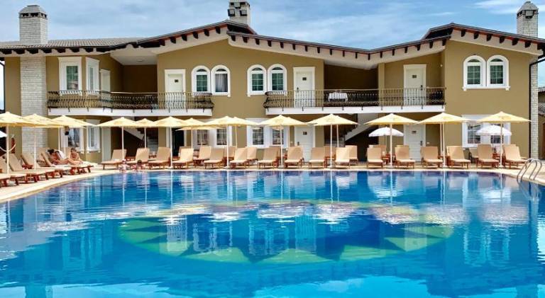 PalmaNova Resort