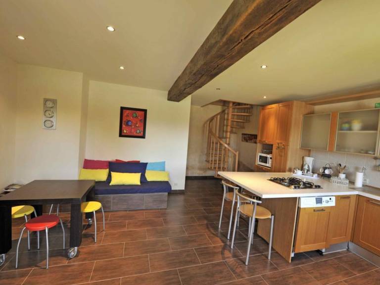 Beautiful cottage with pool, grill & yard | Pet-friendly — photo 4
