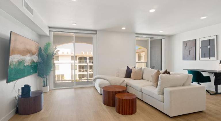 Holiday apartment with hot tub & pool in Marina, CA