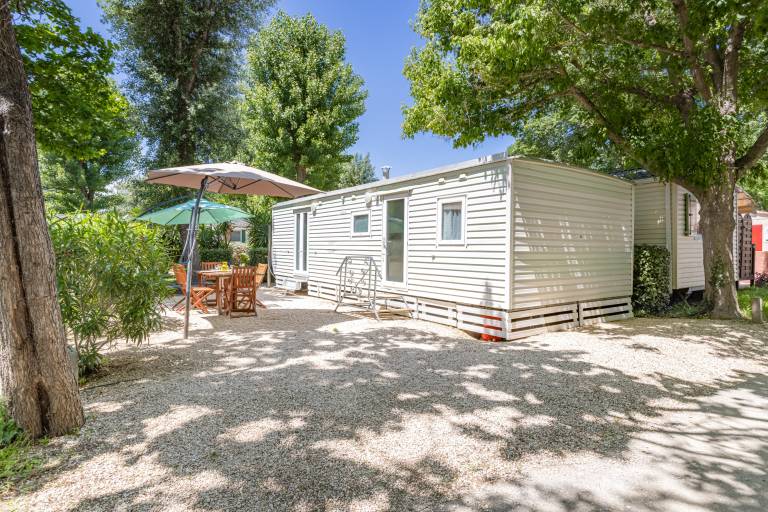 Child-friendly pleasant mobile home with terrace, heated pool & jacuzzi | Close to the beach | Pet-friendly — photo 3