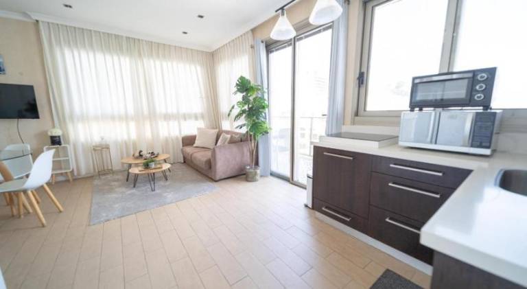 Serviced apartment with patio | Close to Carmel Market — photo 3