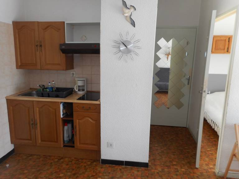 Rental apartment with patio — photo 5