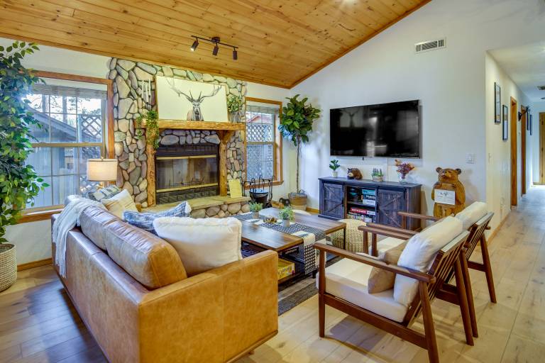 Big Bear Lake Retreat w/ Game Room: 1 Mi to Slopes — photo 2