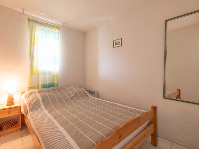 Holiday apartment with garden, patio & pool — photo 3
