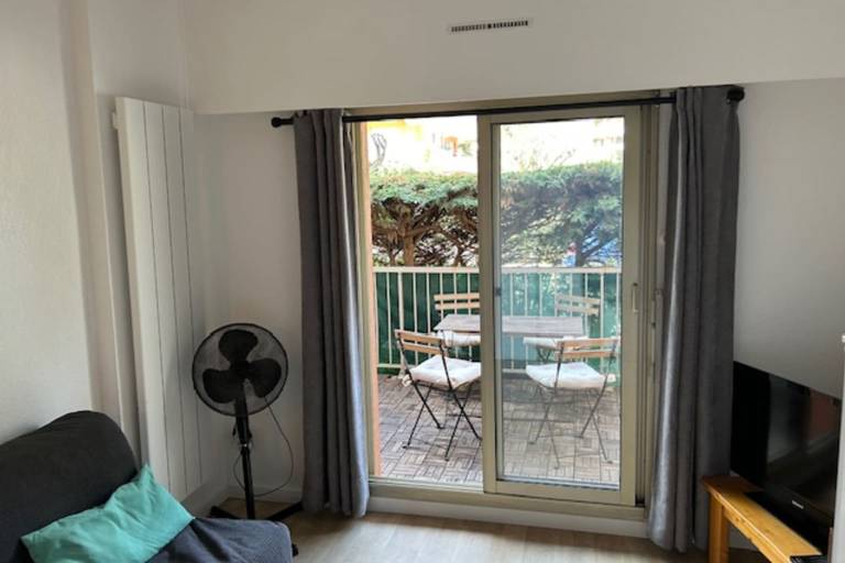 Holiday apartment with patio — photo 3