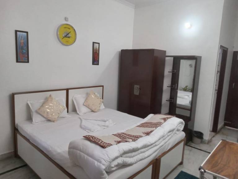 Vacation home with 1 room for 3 persons in Lucknow