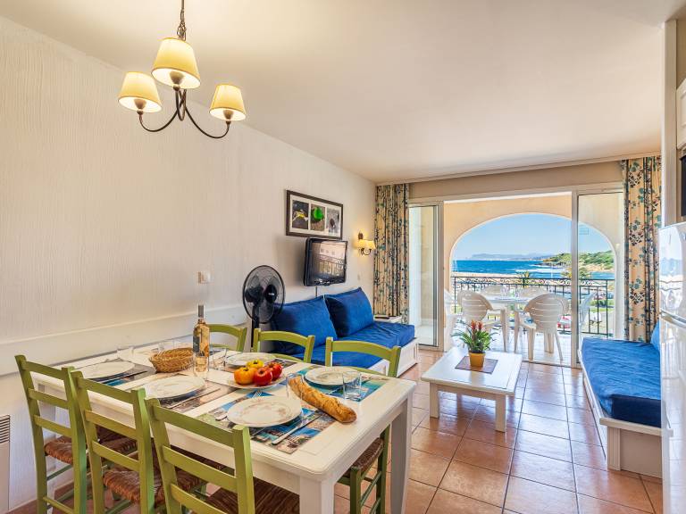 Apartment with terrace & pool | Sea view — photo 4