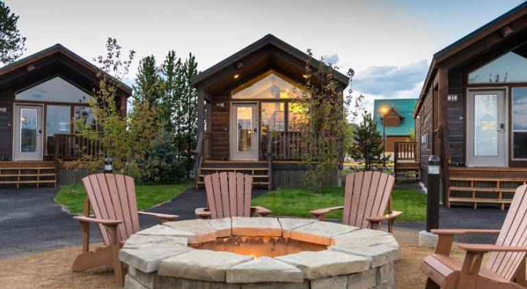 Lodge with pool — photo 4