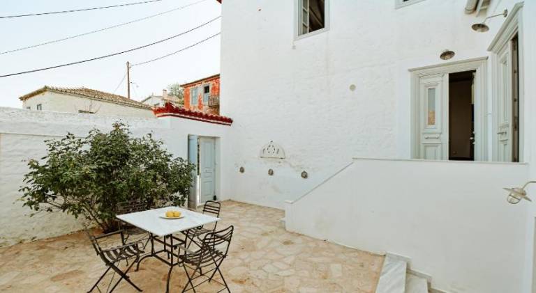 Serviced apartment with terrace & garden — photo 3