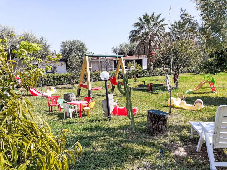 Family-friendly apartment with yard, terrace & pool | Dogs allowed — photo 4