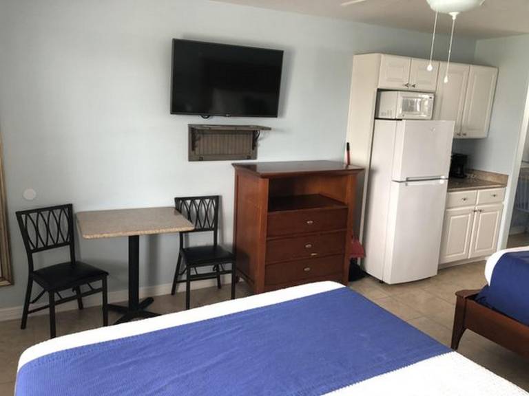 Condo with pool & garden — photo 3