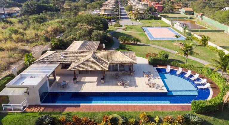 Vacation home with pool — photo 5