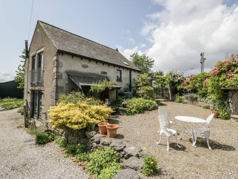 Child-friendly cottage with yard | Pets allowed — photo 2