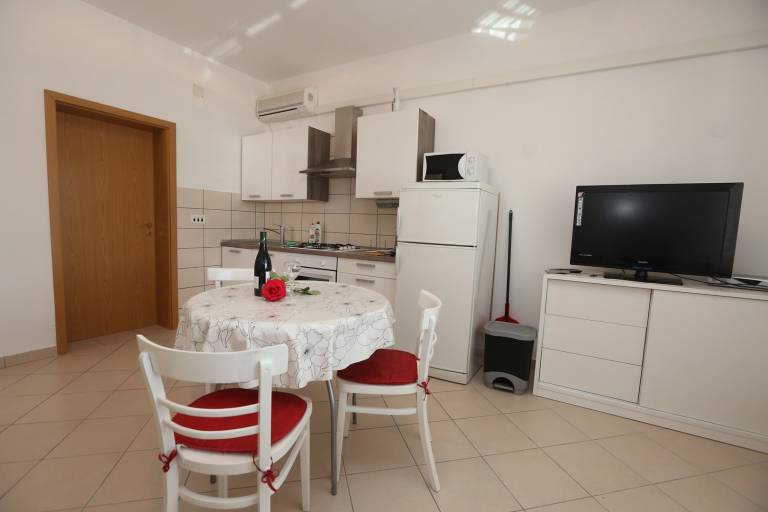 Apartment with patio, barbeque & garden | Next to the beach | Dogs allowed — photo 5