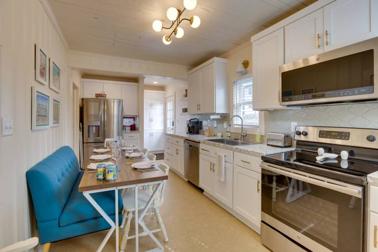 1 Mile to UA Campus: Walkable Midtown Getaway — photo 4