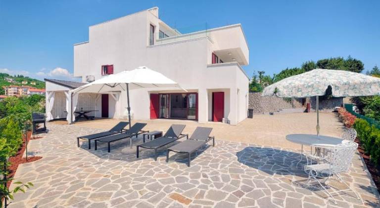 Rental apartment with 4 rooms for 8 persons in Opatija