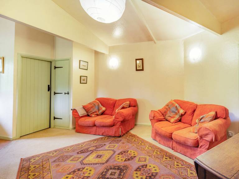 Family-oriented nice cottage with yard | Pets are welcome — photo 4
