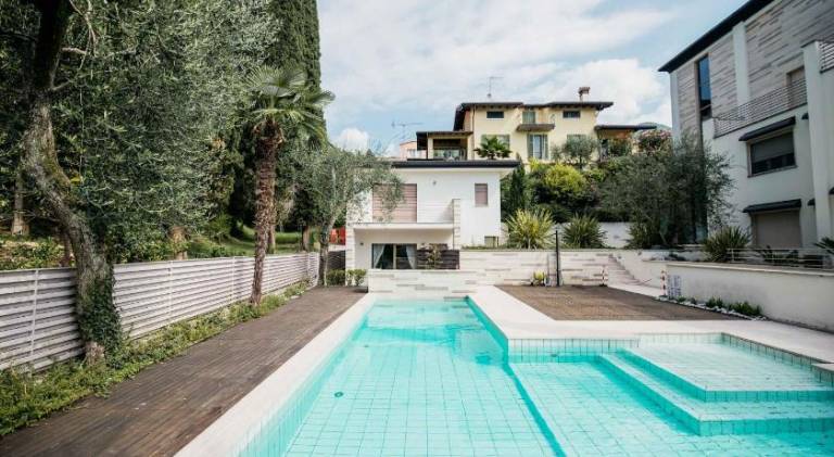 Vacation home with pool — photo 3