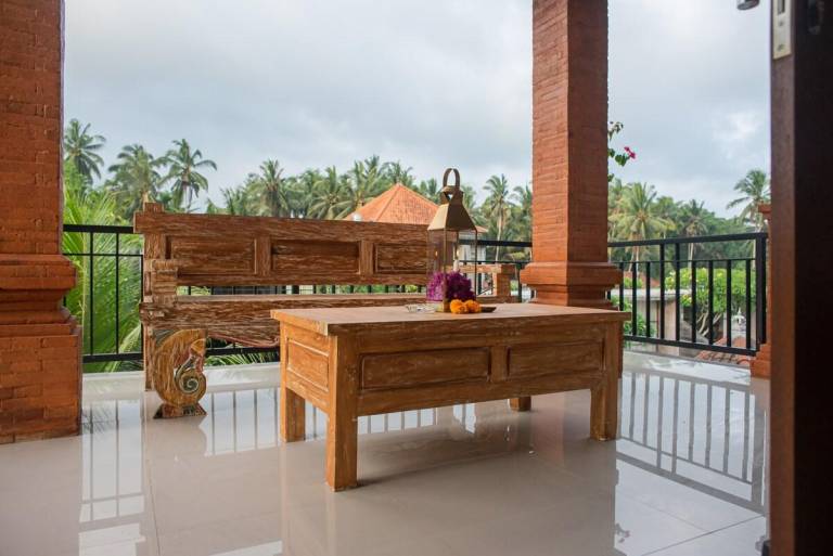 Villa with pool & garden — photo 4