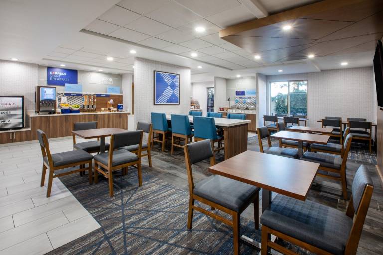 Holiday Inn Express & Suites Lathrop by IHG — photo 4