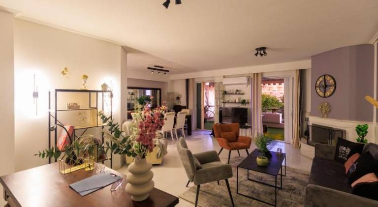 Aiolos Alimos Riviera super luxury Grand suite with gym in Glyfada