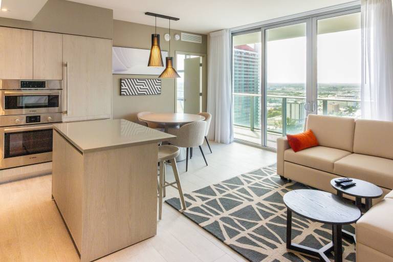 Condo Aventura