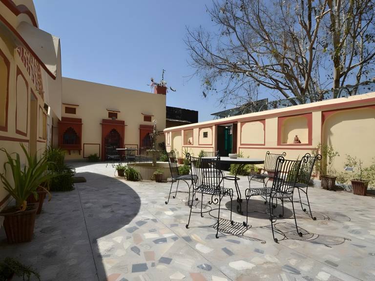 Rawla Mrignayani Palace