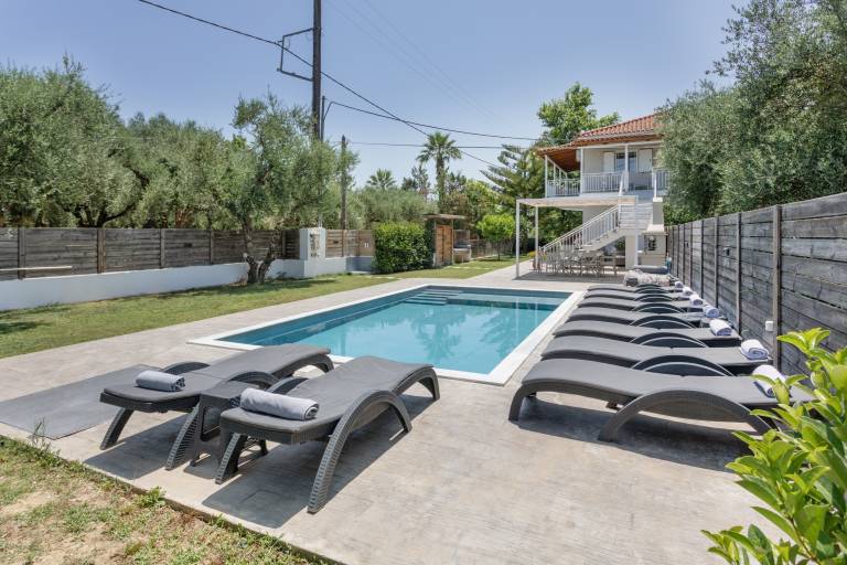 Villa | Garden view in Zakynthos