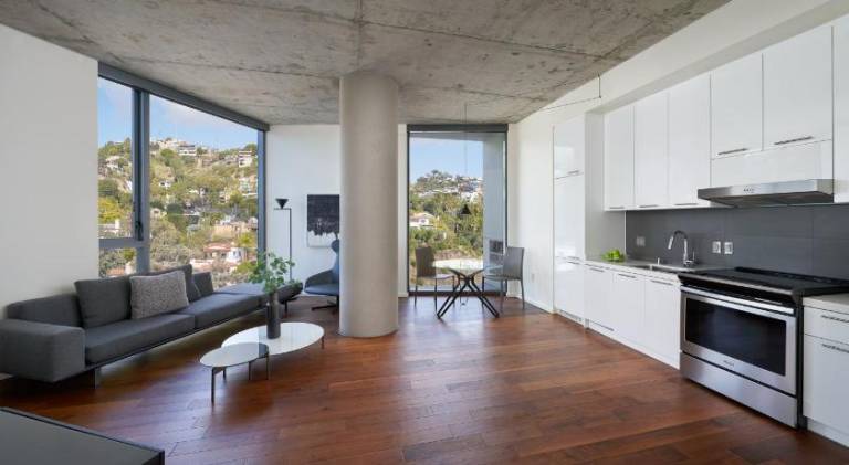 Beautiful serviced apartment with terrace & pool | Dogs allowed — photo 2