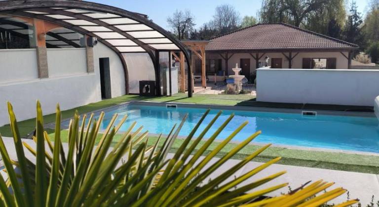 Logis Hotel -Spa-Restaurant Le Saint Antoine in Dijon
