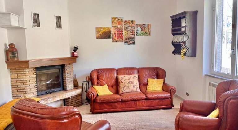 Vacation home with BBQ, terrace & garden in Carrara