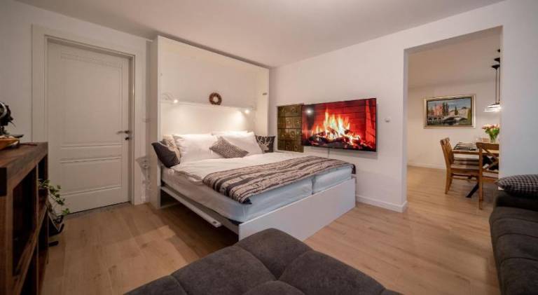 Holiday apartment with yard — photo 2