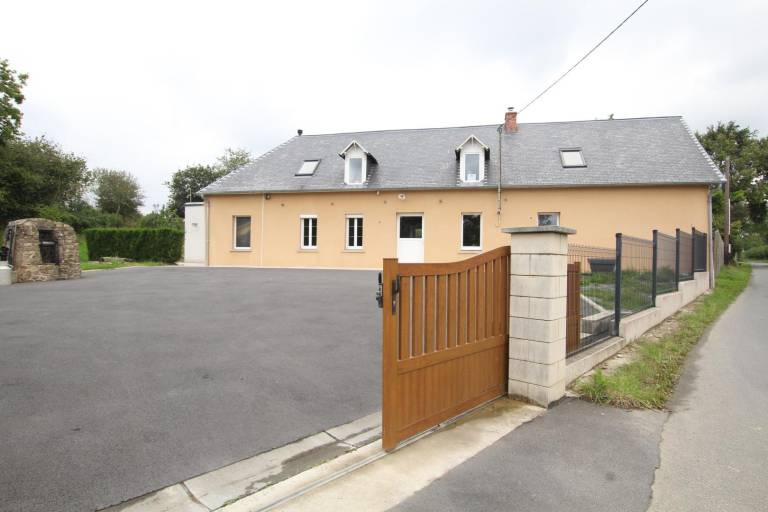 Gite with barbecue, pool & garden — photo 2