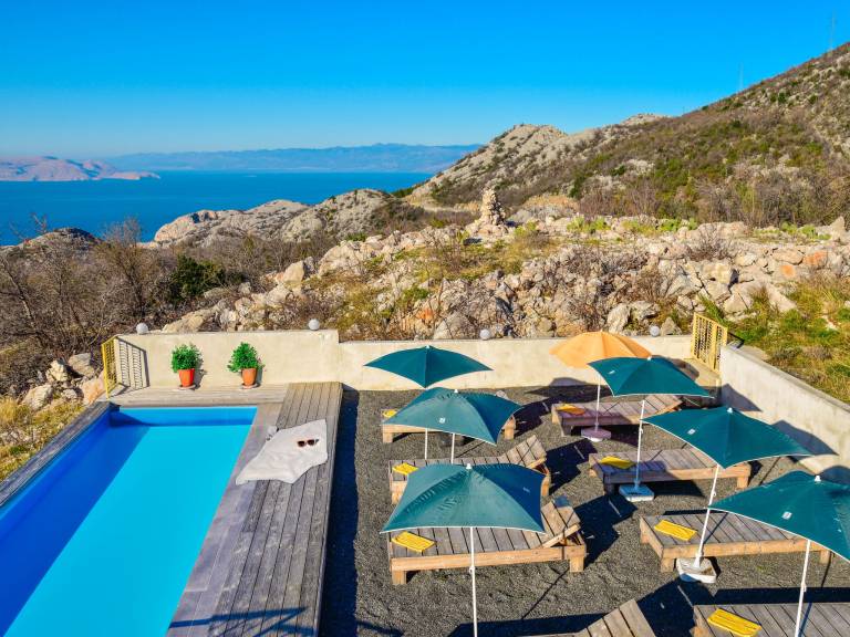 Fully equipped vacation home with barbecue, terrace & private pool | Sea view | Pet-friendly — photo 2