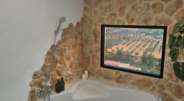 Vacation home with jacuzzi | Pets allowed — photo 3