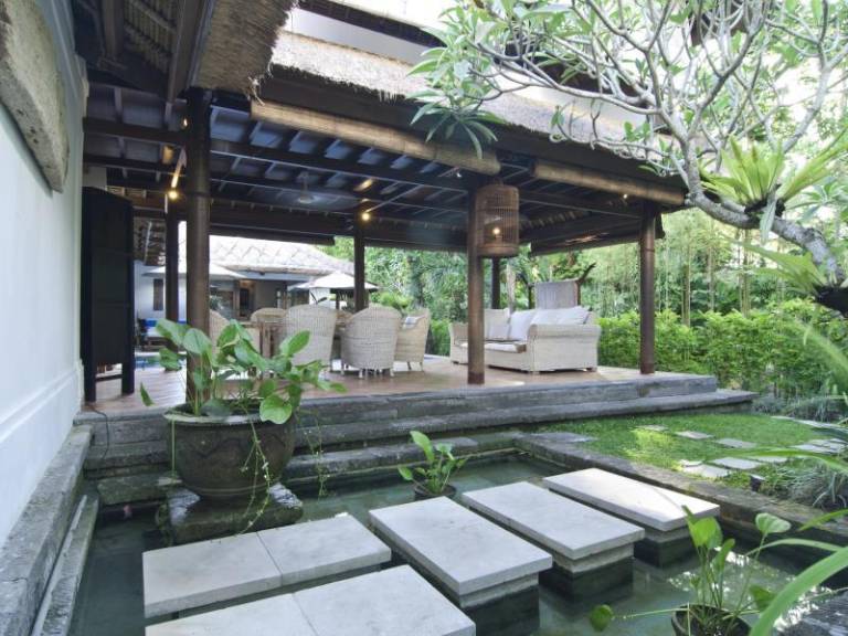 Wonderful villa with patio, pool & jacuzzi | Perfect for remote work | Dogs allowed — photo 3