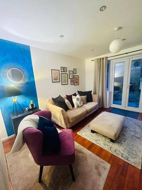 75 M² House ∙ 2 Bedrooms ∙ 4 Guests - Leicester