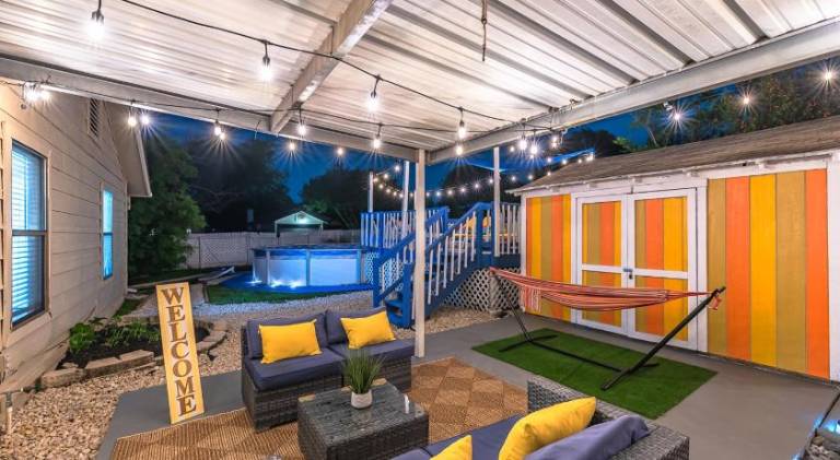House with pool — photo 5