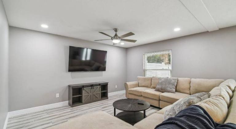 Big vacation home | Pets allowed — photo 2