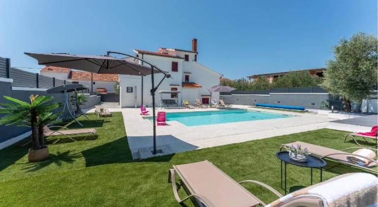 Nice vacation home with pool | Pets allowed in Biograd na Moru