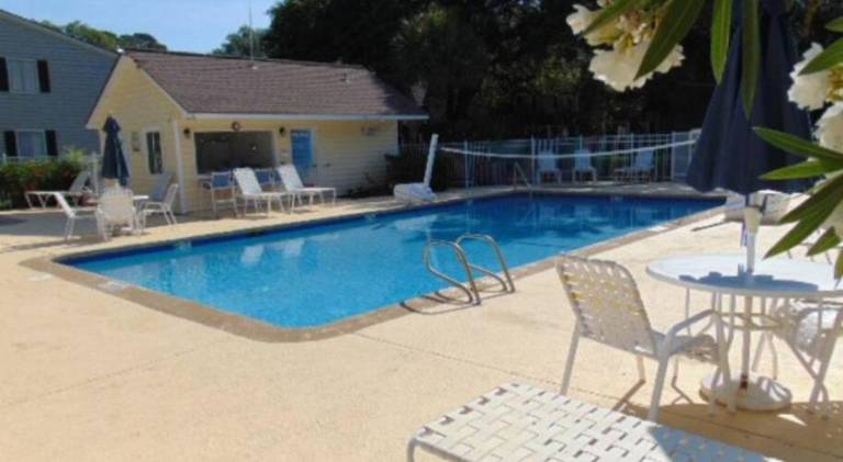 Vacation home with pool — photo 5
