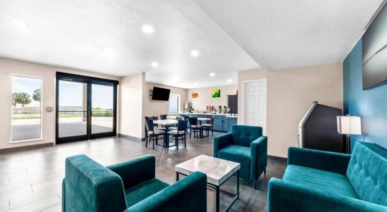 Quality Inn & Suites Port Lavaca near Lighthouse Beach — photo 2