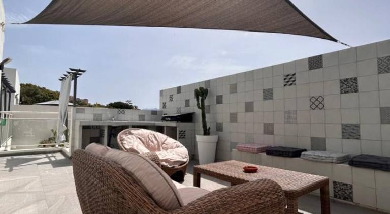 Villa with pool — photo 3