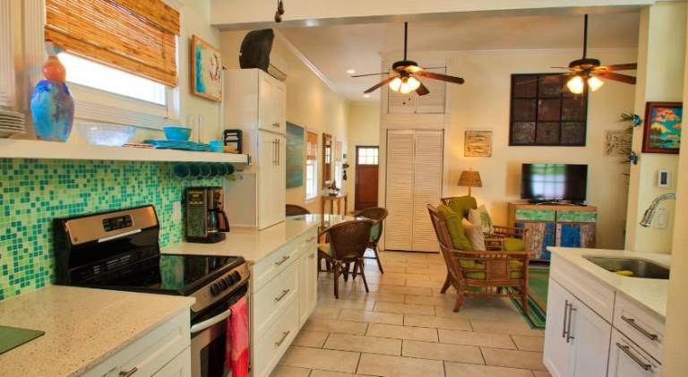 Pleasant house with pool | Near Southernmost Point | Beach nearby | Pet-friendly — photo 4