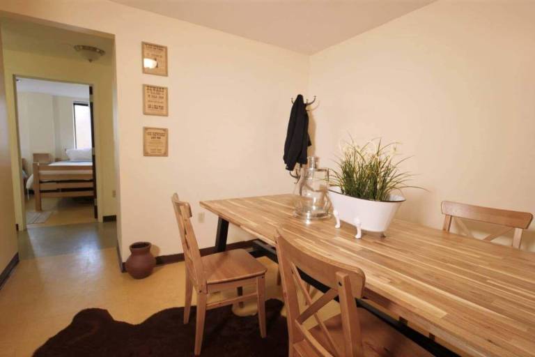 2 Bedroom Downtown Apt Walkable Safe Clean in Pittsburg, PA